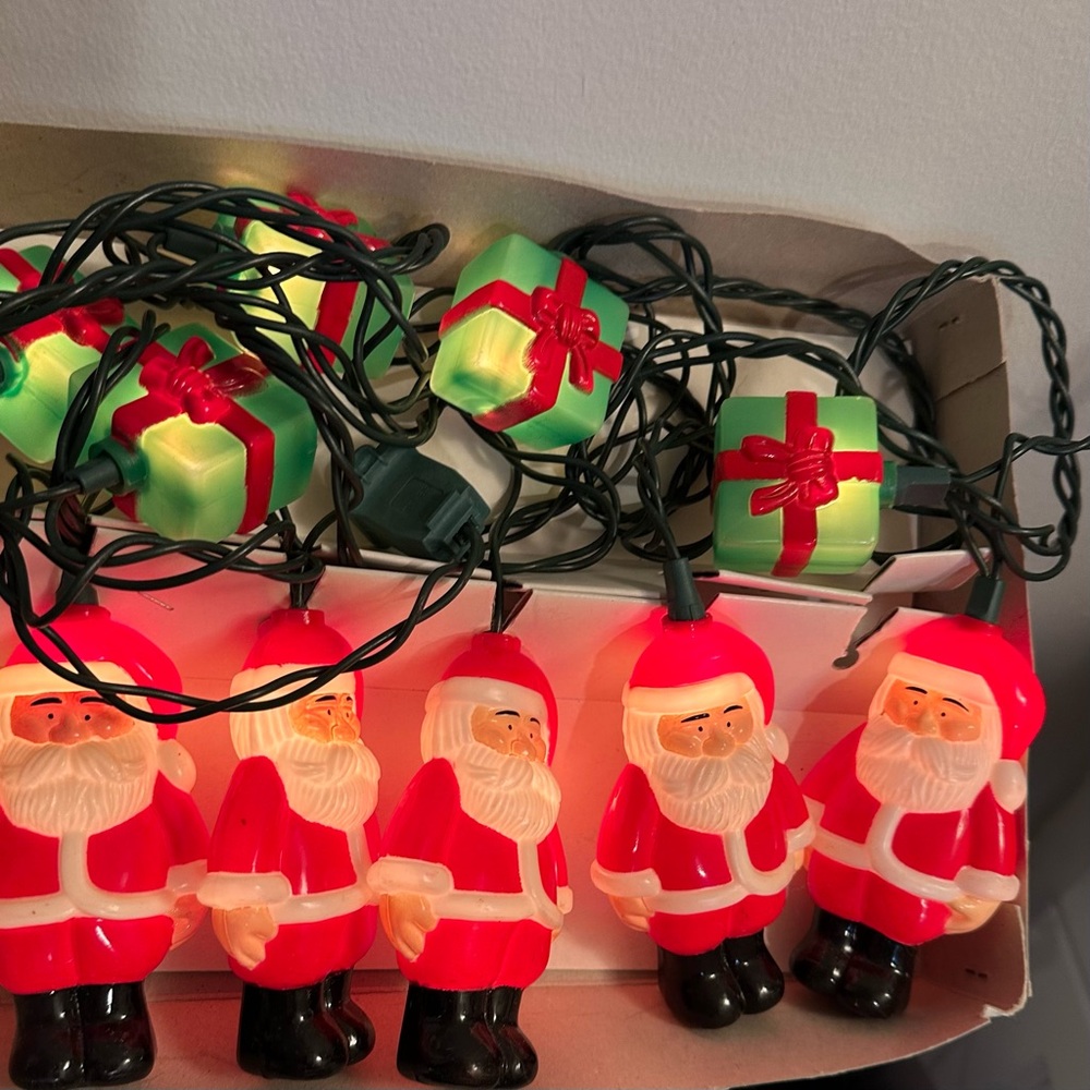 Vintage 80s Santa Claus and Gift Novelty Christmas Tree Lights Made in Taiwan